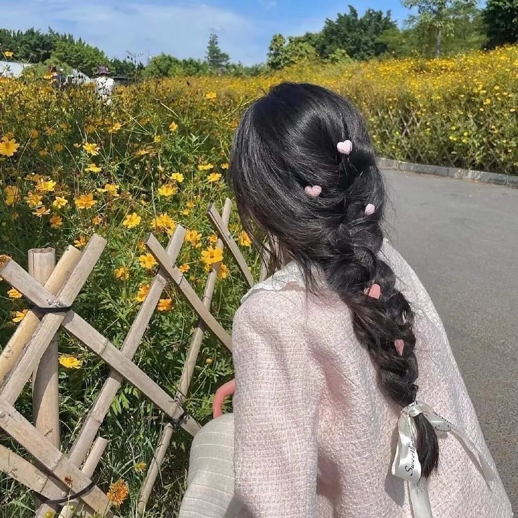 关于路易莎海报